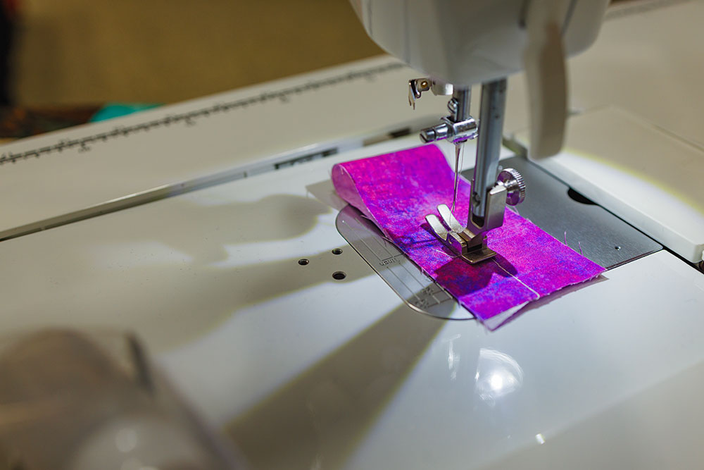 sewing-machine-at-quilt-show